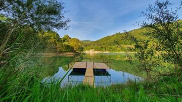 Фото номера Дом с 2 спальнями Дома для отпуска Cabana Lac Paltinu si Padure Valea Doftanei г. Teşila 31