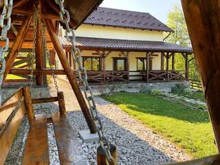 Фото Виллы Cabana Valea Floreiului г. Teşila